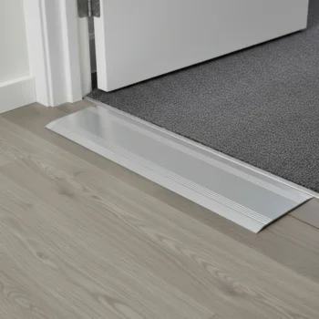 Přejízdná dveřní lišta eloxovaná hliníková – protiskluzová, různé šířky