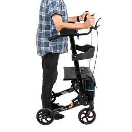 Hliníkové čtyřkolové chodítko LEXI s loketními opěrkami a brzdami - Náhled